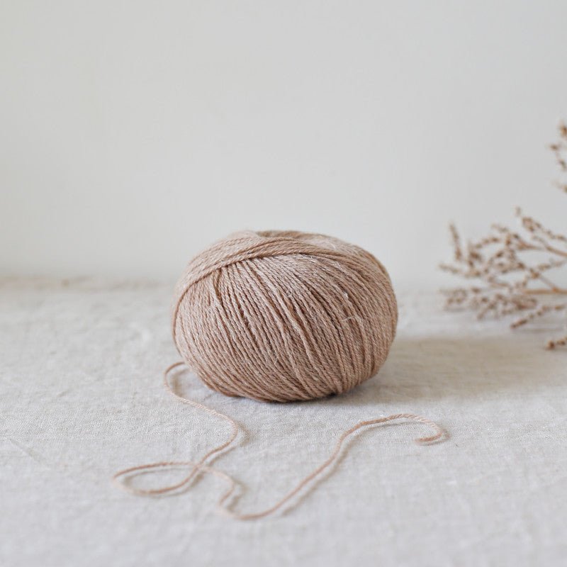 De Rerum Natura Alice - De Rerum Natura - Café Crème - The Little Yarn Store