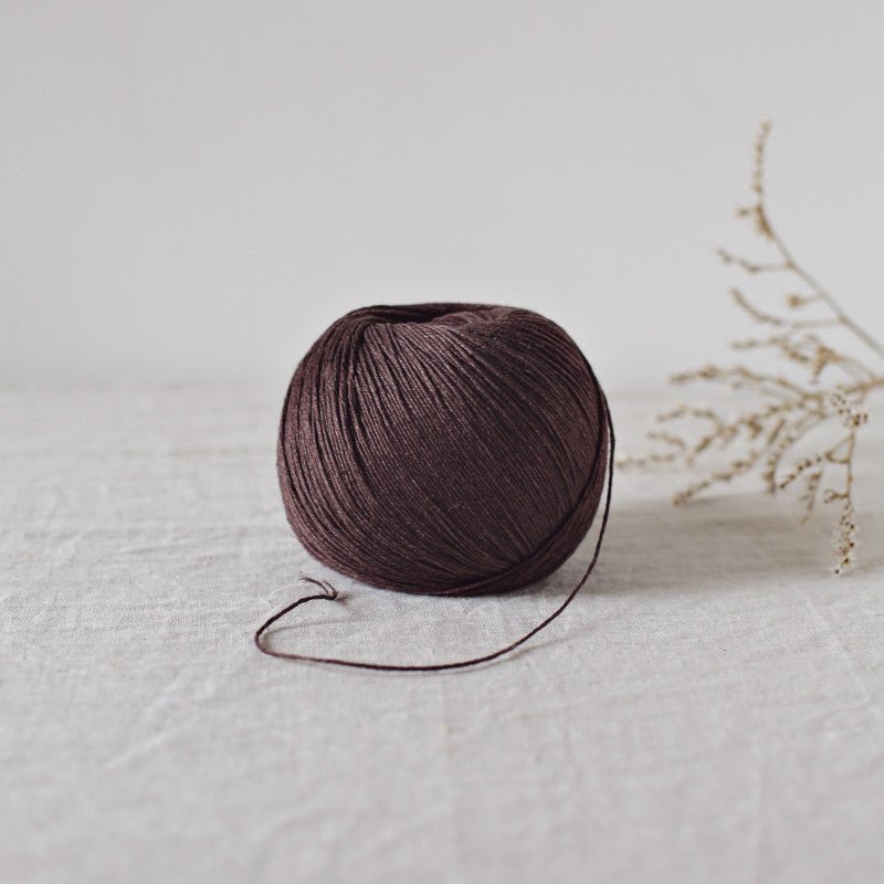 De Rerum Natura Antigone - De Rerum Natura - Fève Tonka - The Little Yarn Store