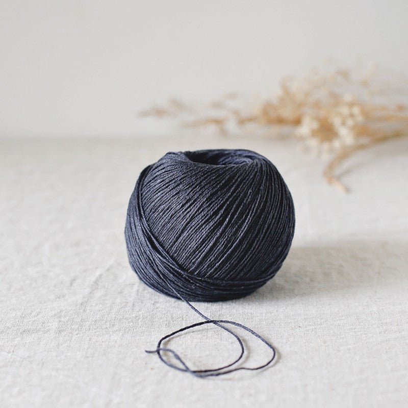De Rerum Natura Antigone - De Rerum Natura - Graphite - The Little Yarn Store