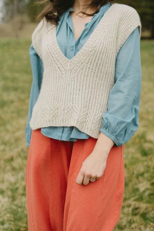 Field Notes: 20 Textured Knits for Everyday Beauty - Laine - The Little Yarn Store