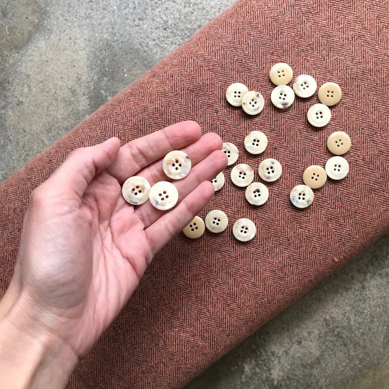 Recycled Mother of Pearl Buttons 18 MM - Rosa Pomar - The Little Yarn Store